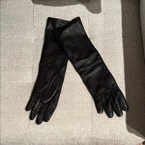 Elegant Black Leather Gloves
